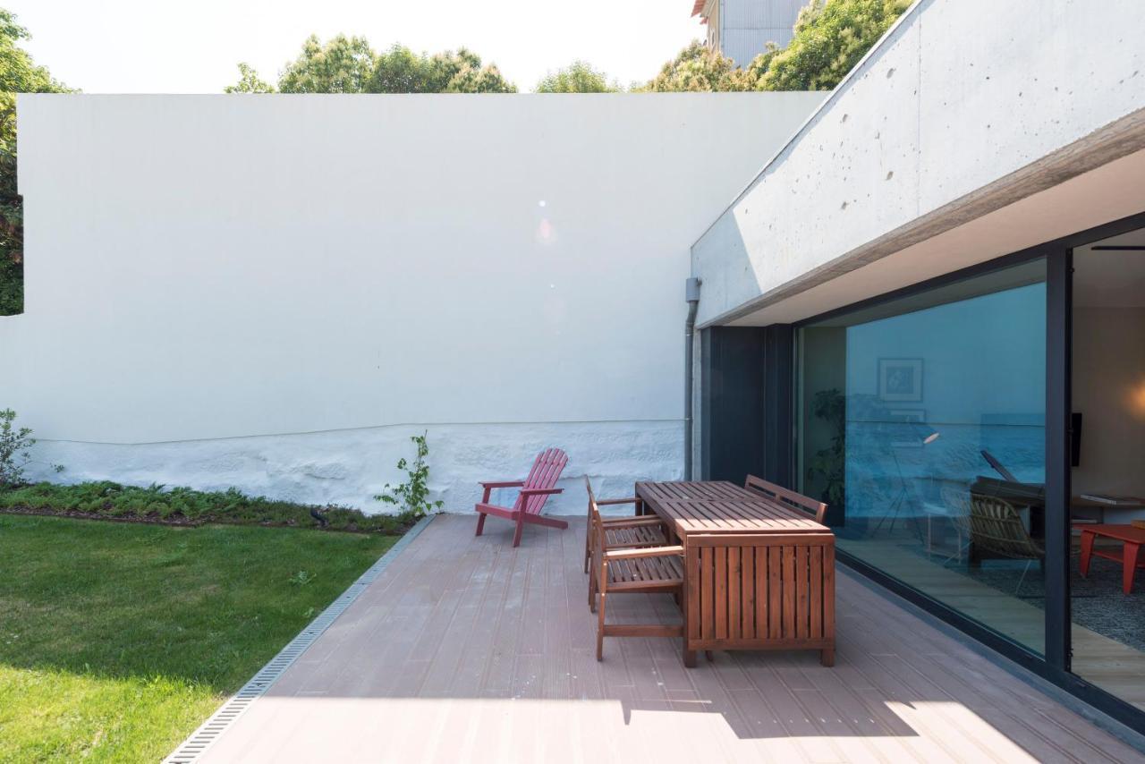 Bombarda Gallery Yard Porto Exterior photo